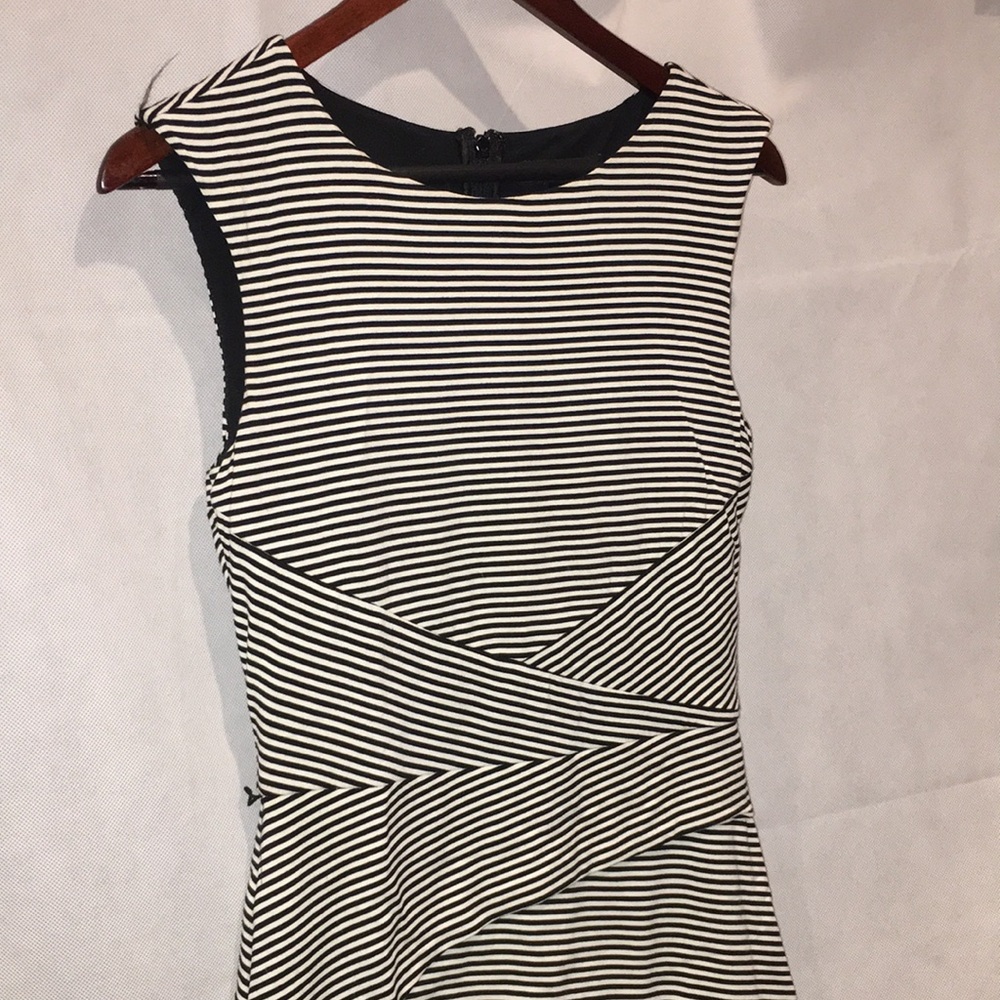 White House Black Market Minimalist Black And White Sheath Dress | Size 6